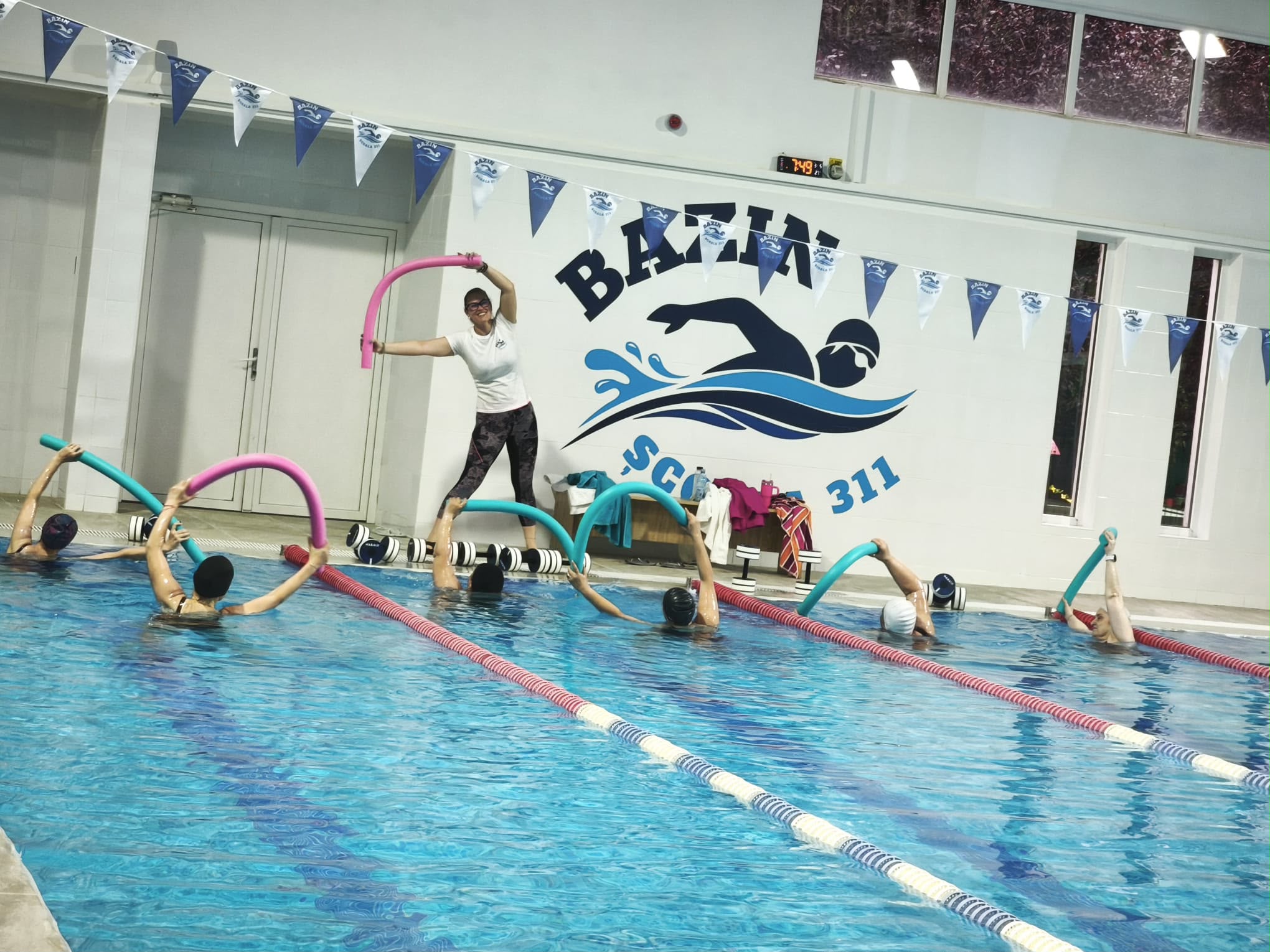 Participanți la o ședință de Aqua Gym